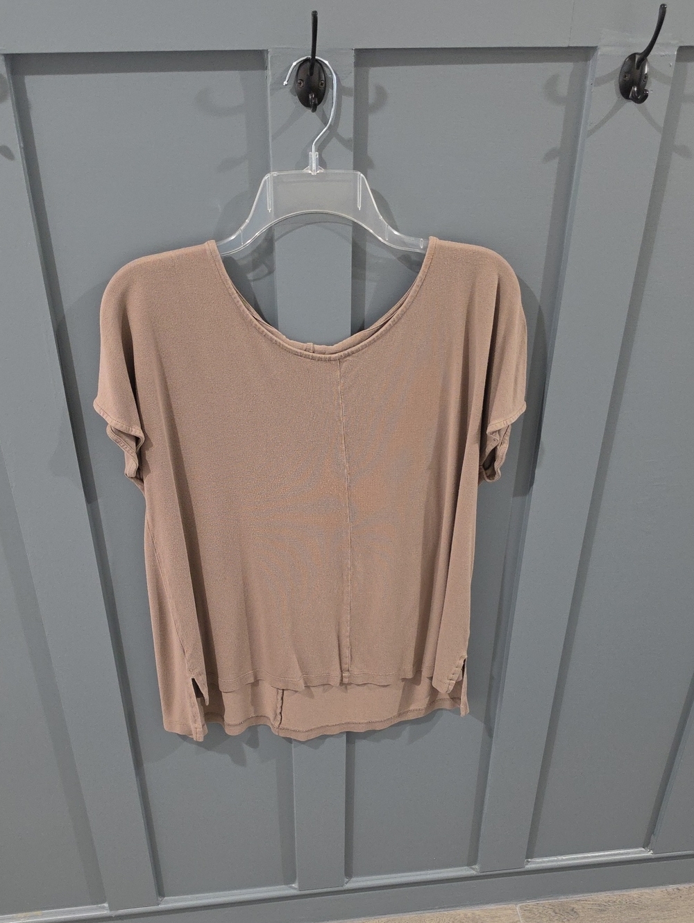 Worthington Taupe Short Sleeve Scoop Neck Tee